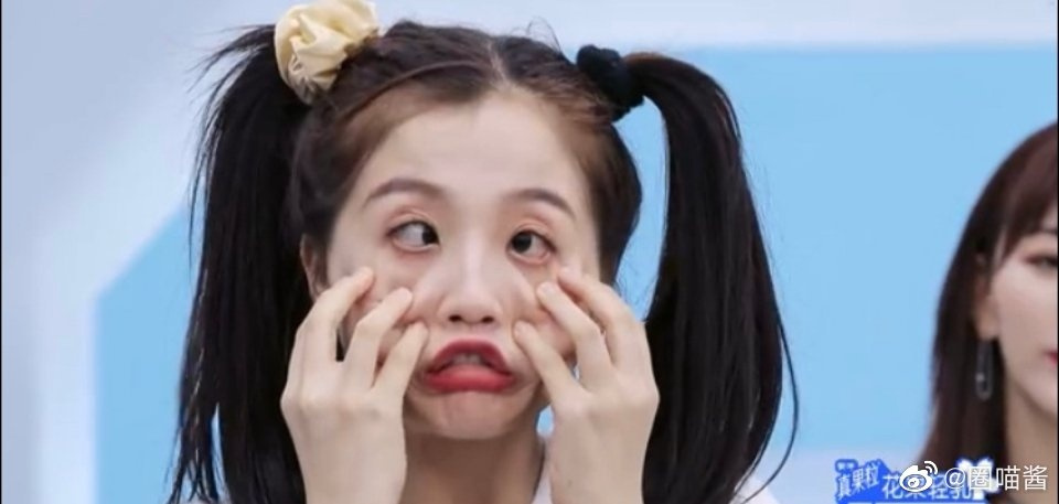 《青春有你2》ella让孔雪儿,虞书欣做鬼脸,虞书欣很放的开,孔雪儿含蓄