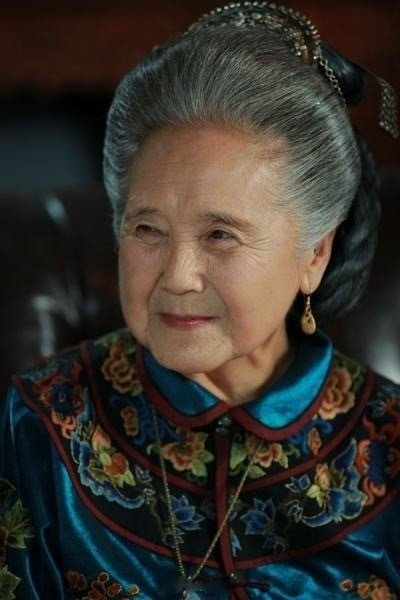 鲁园去世#曾在《暖春》中饰演小花的奶奶鲁园老师去世了,奶奶一路