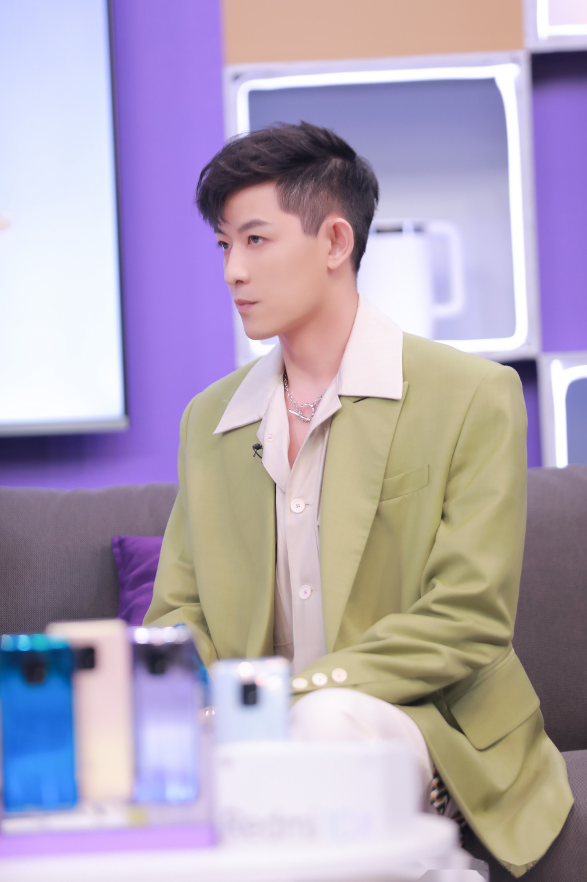 redmi10x直播体验官敖犬空降直播间啦[太开心]打开异次元大门,分享