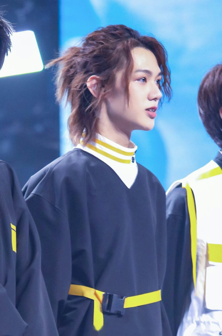 黑色系服饰加长发太适合这哥了!撕漫日系少年感死死拿住!心动入股.