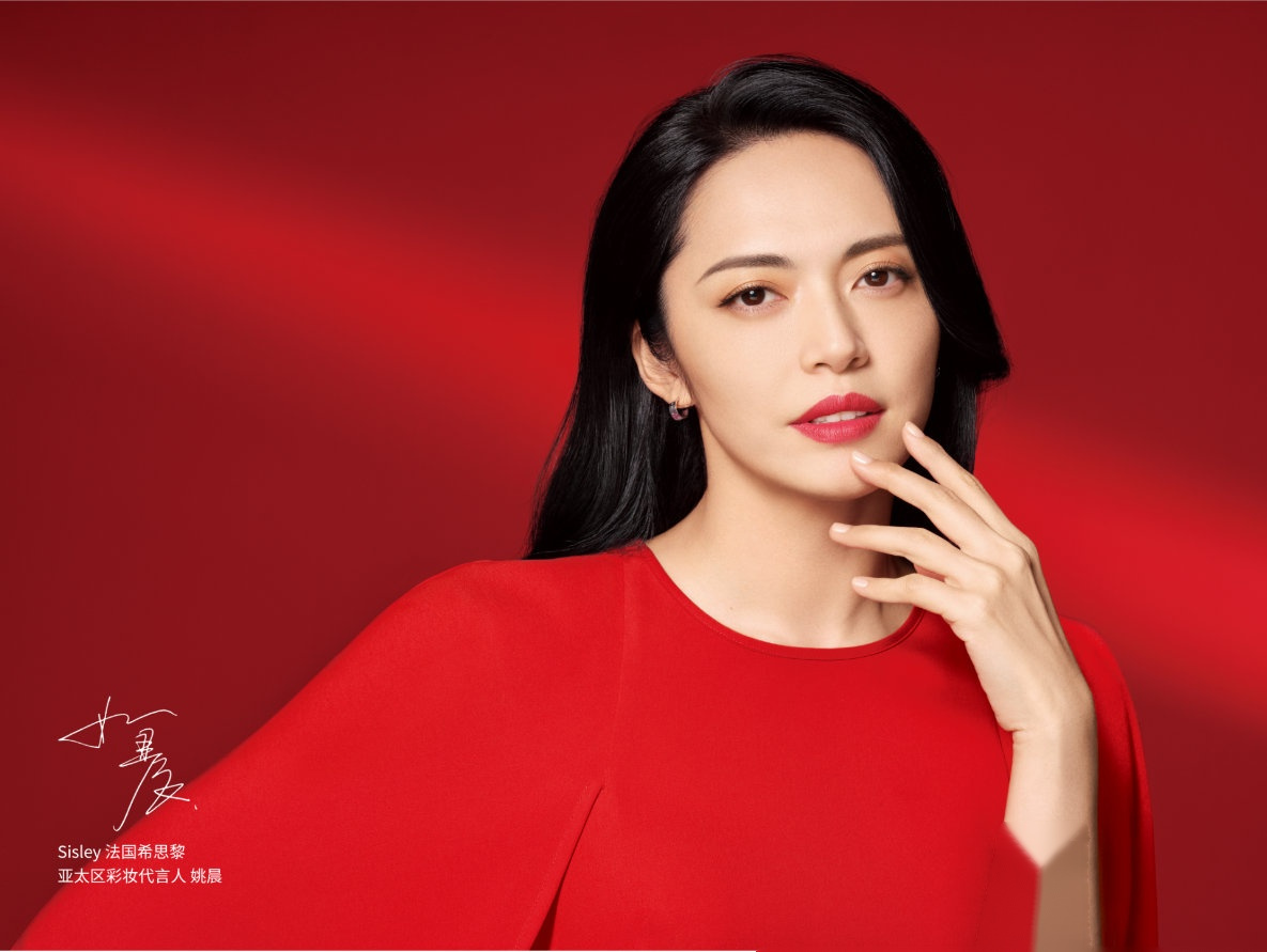 姚晨代言法国希思黎彩妆姚晨最新官宣代言的魅惑口红大片好绝,黑发
