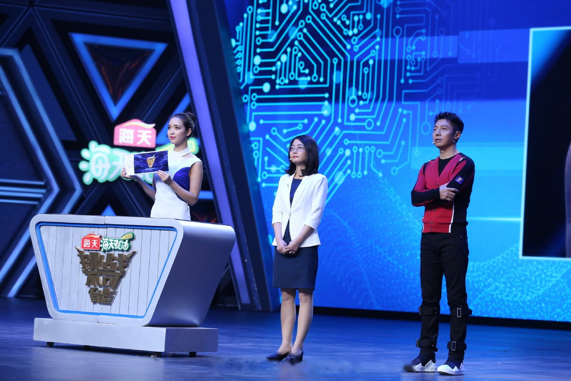 第三季"年度挑战王"王桐晶以7位数障碍闪电珠心算令人惊叹,而她的师姐