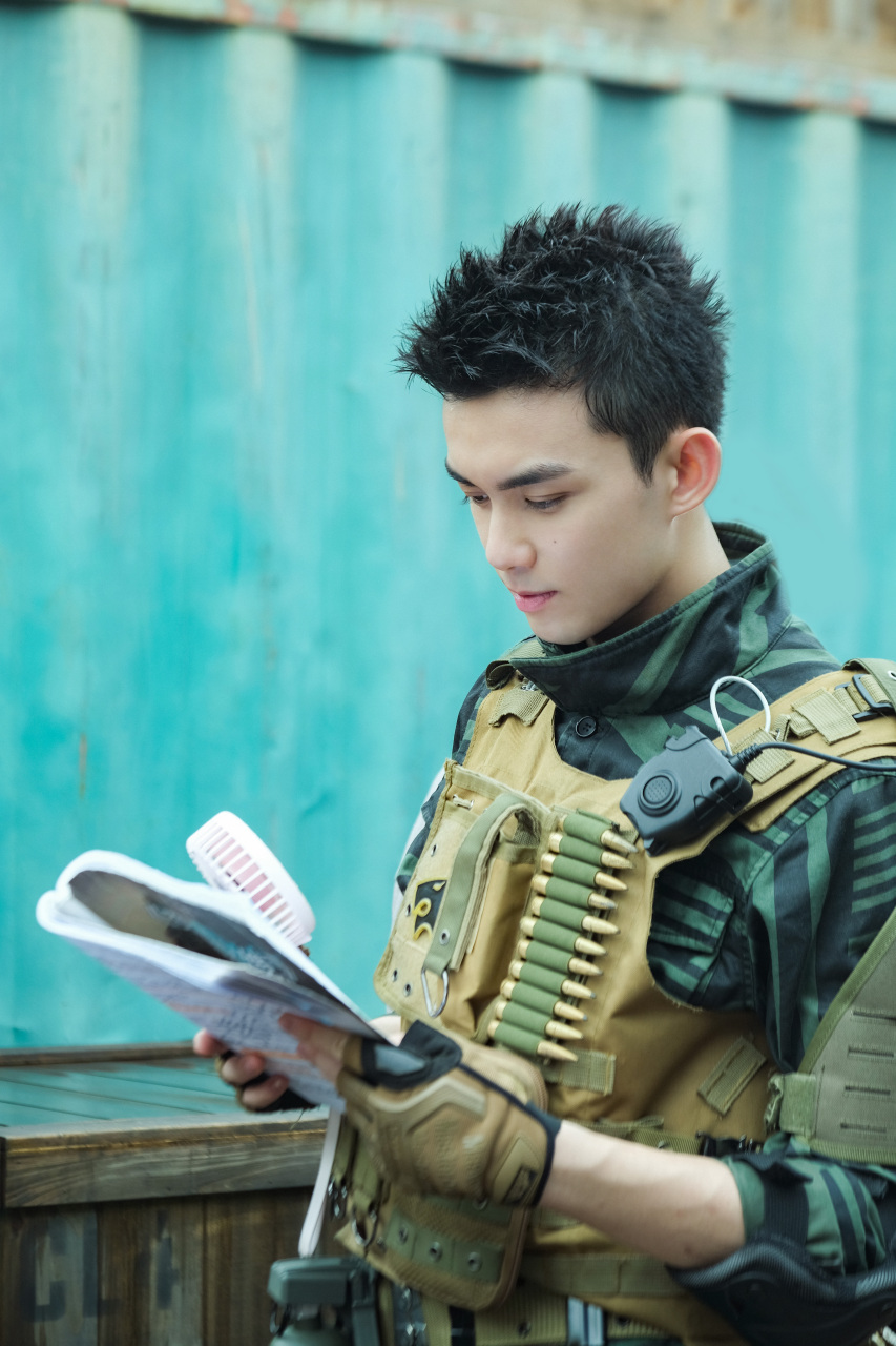 浸透汗水的迷彩服见证着五个月的热血之旅.