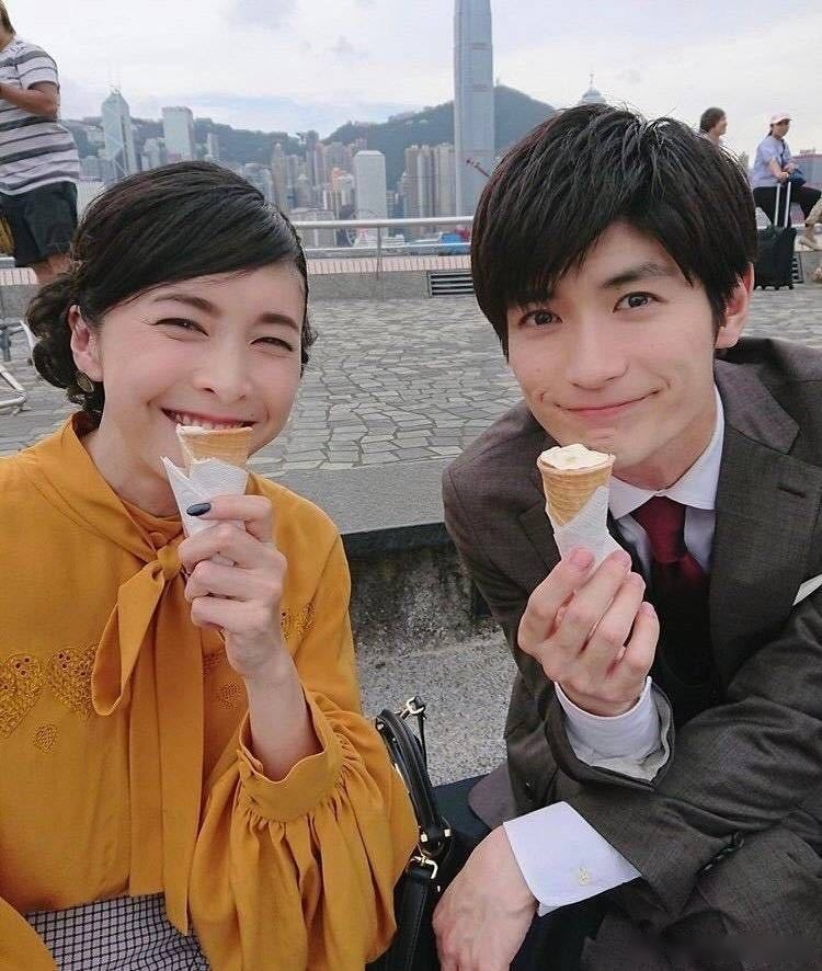 竹内结子在衣柜上吊自杀日媒称日本著名女星竹内结子是在衣柜上吊自杀