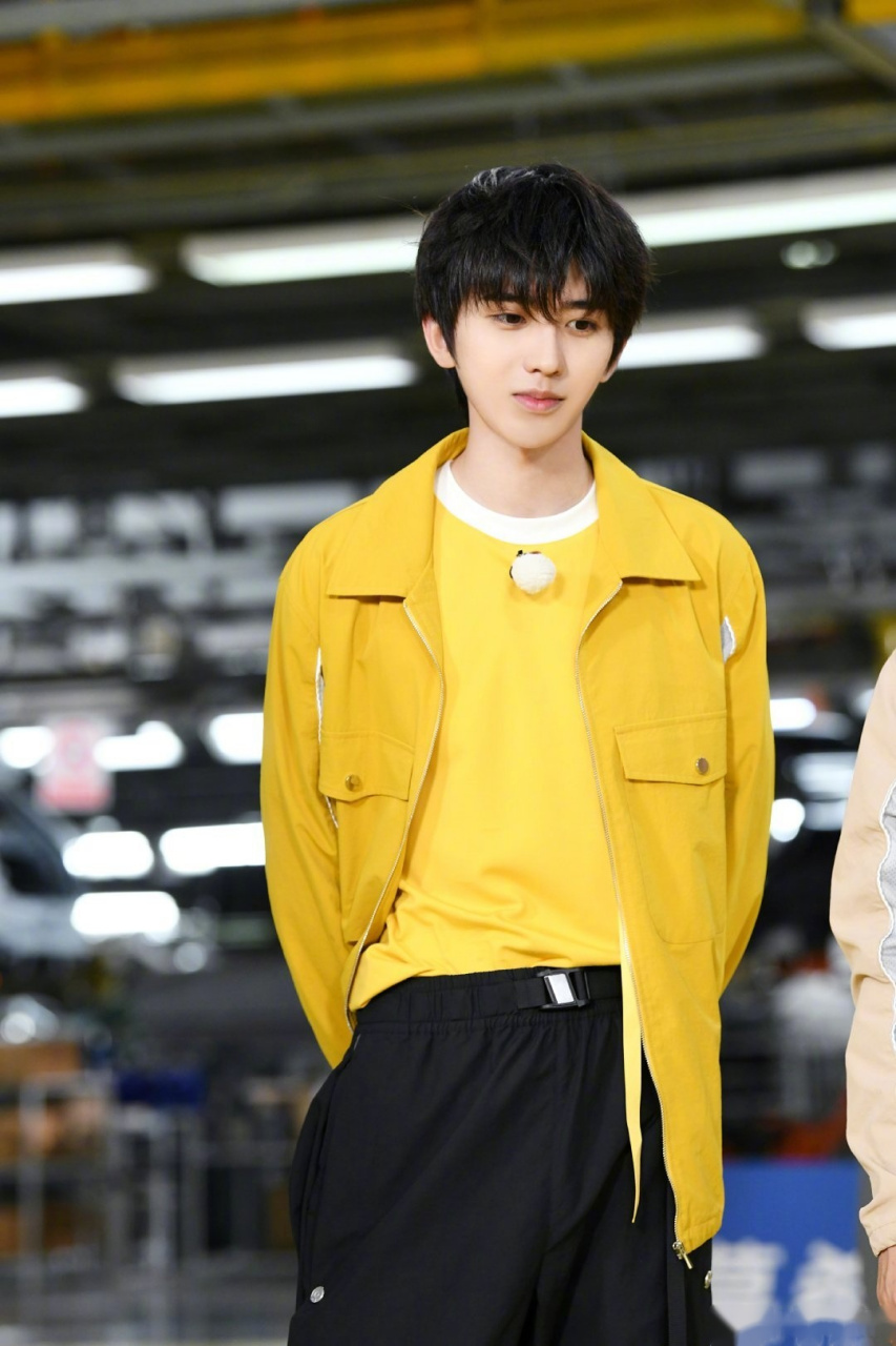 蔡徐坤600块够吃三天外卖奔跑吧@蔡徐坤请大家吃早餐,一上来就被抽中