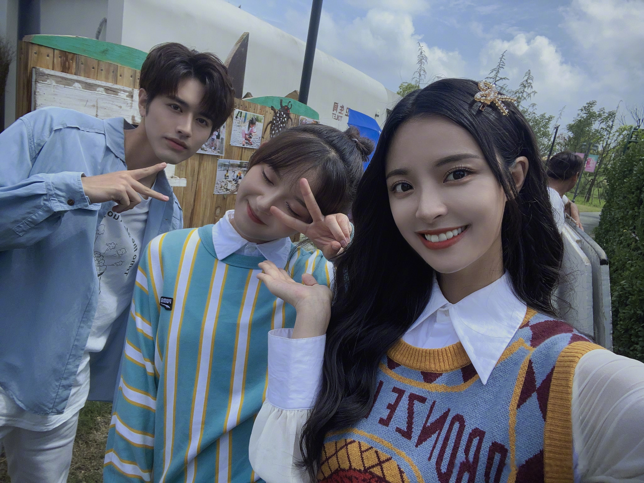 扑通扑通喜欢你李莎旻子的日记本  今天是出工的最后一个早上 耳机里