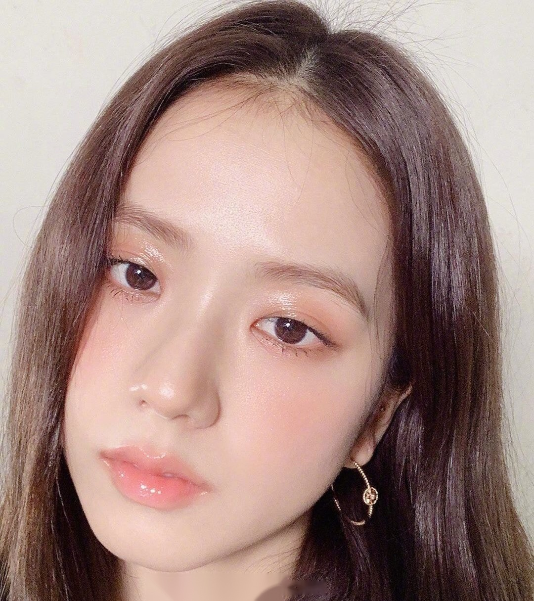 jisoo金智秀ins怼脸自拍照,来品品这状态如何?