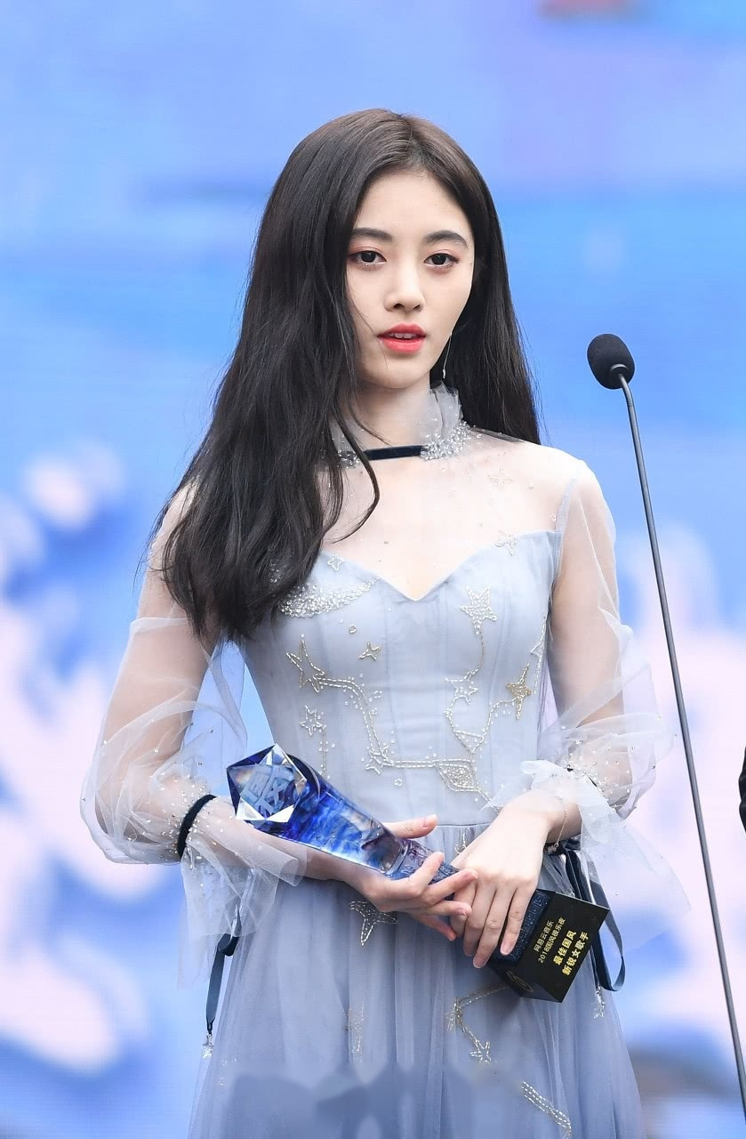 演戏至今为我们诠释了许多个耳熟能详的角色,演技也