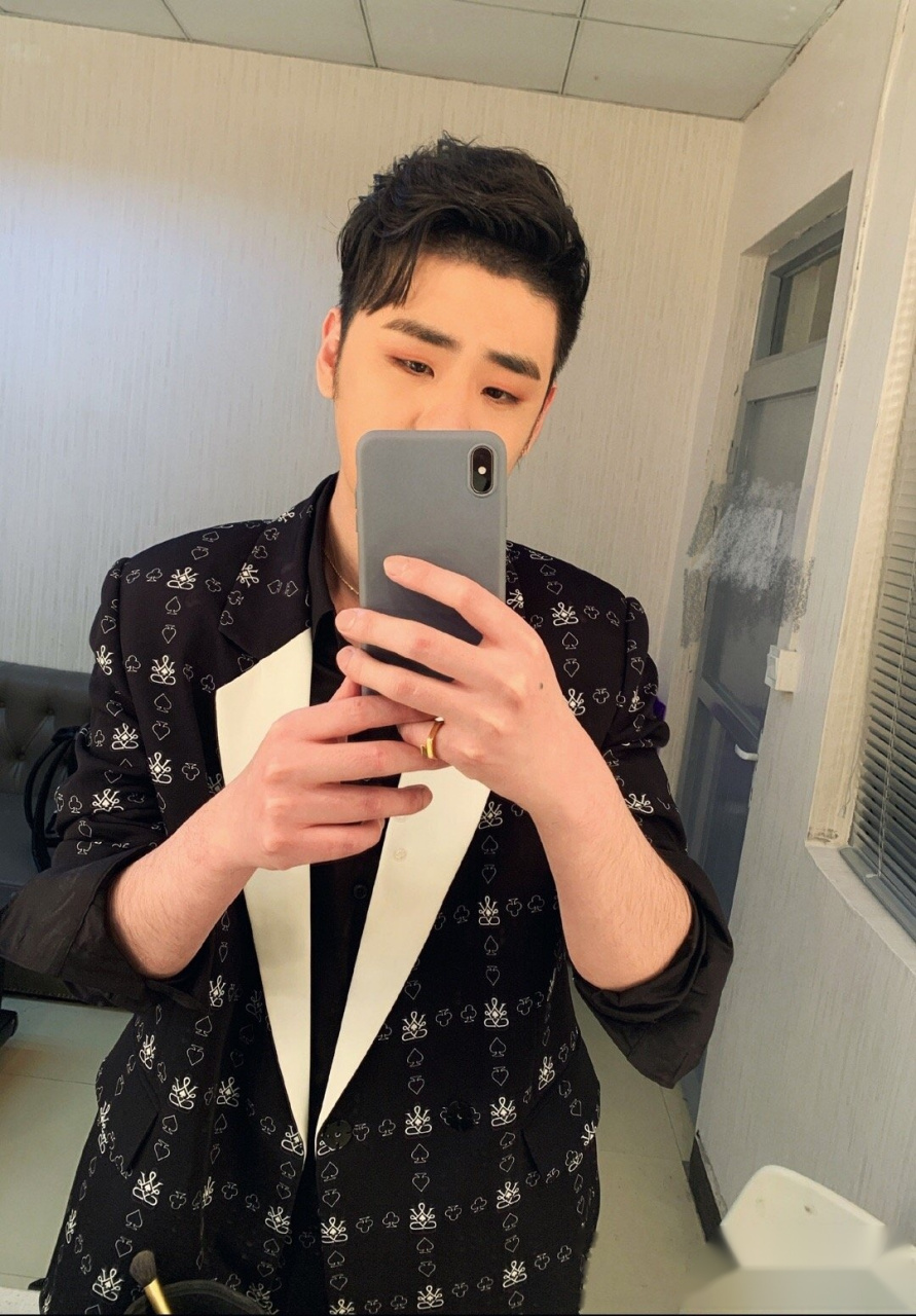 张云雷自拍不完全小合集～  是帅帅气气的张云雷啊!