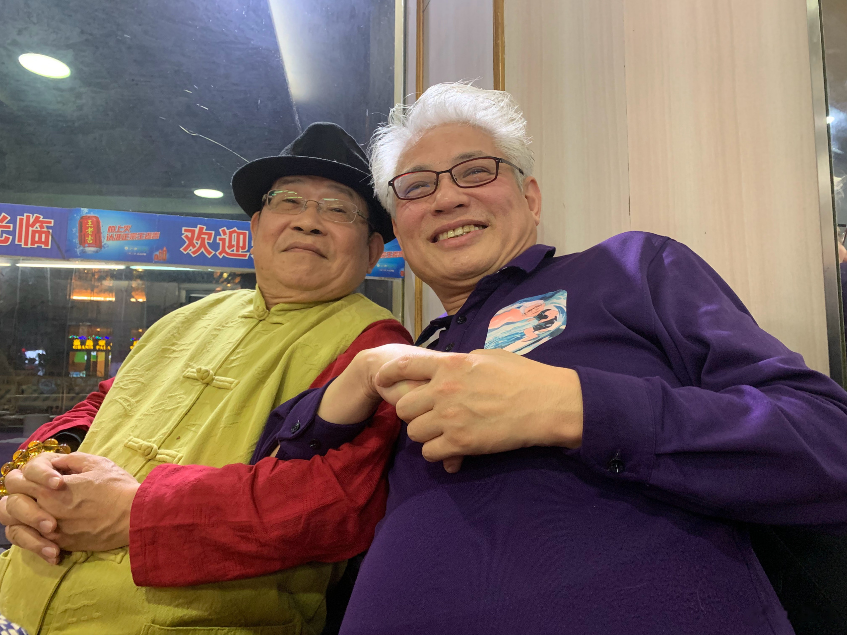 昨晚在广州和杨锦麟吃夜宵.