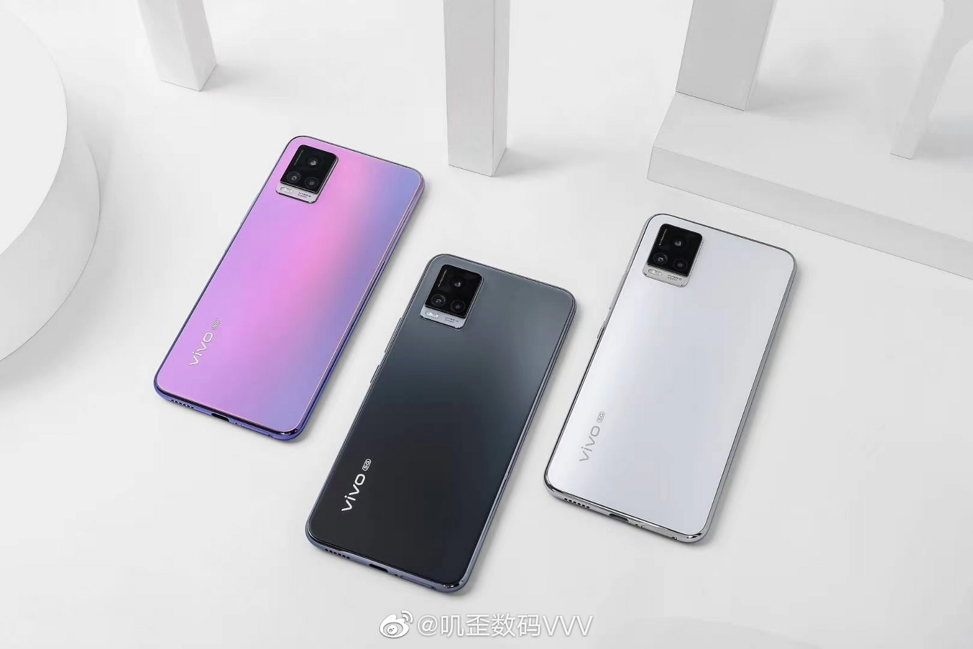 44英寸2400×1080分辨率屏幕,骁龙765g处理器,lpddr4x,ufs2.1.