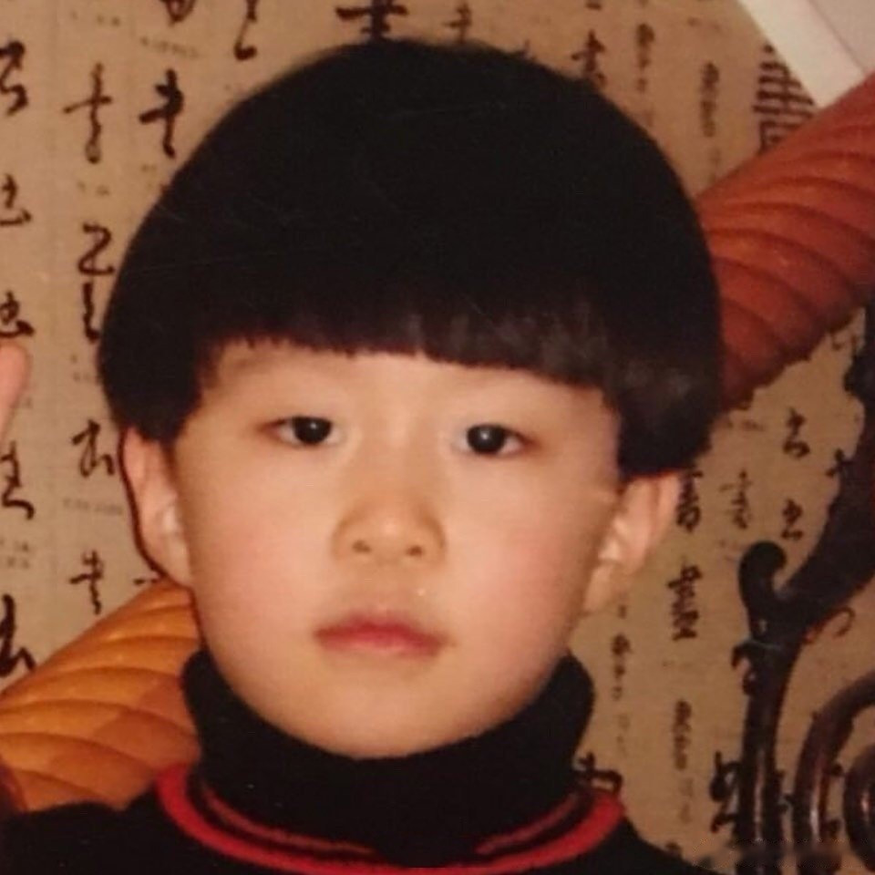 范丞丞小时候可爱照片,西瓜头造型感觉萌萌哒