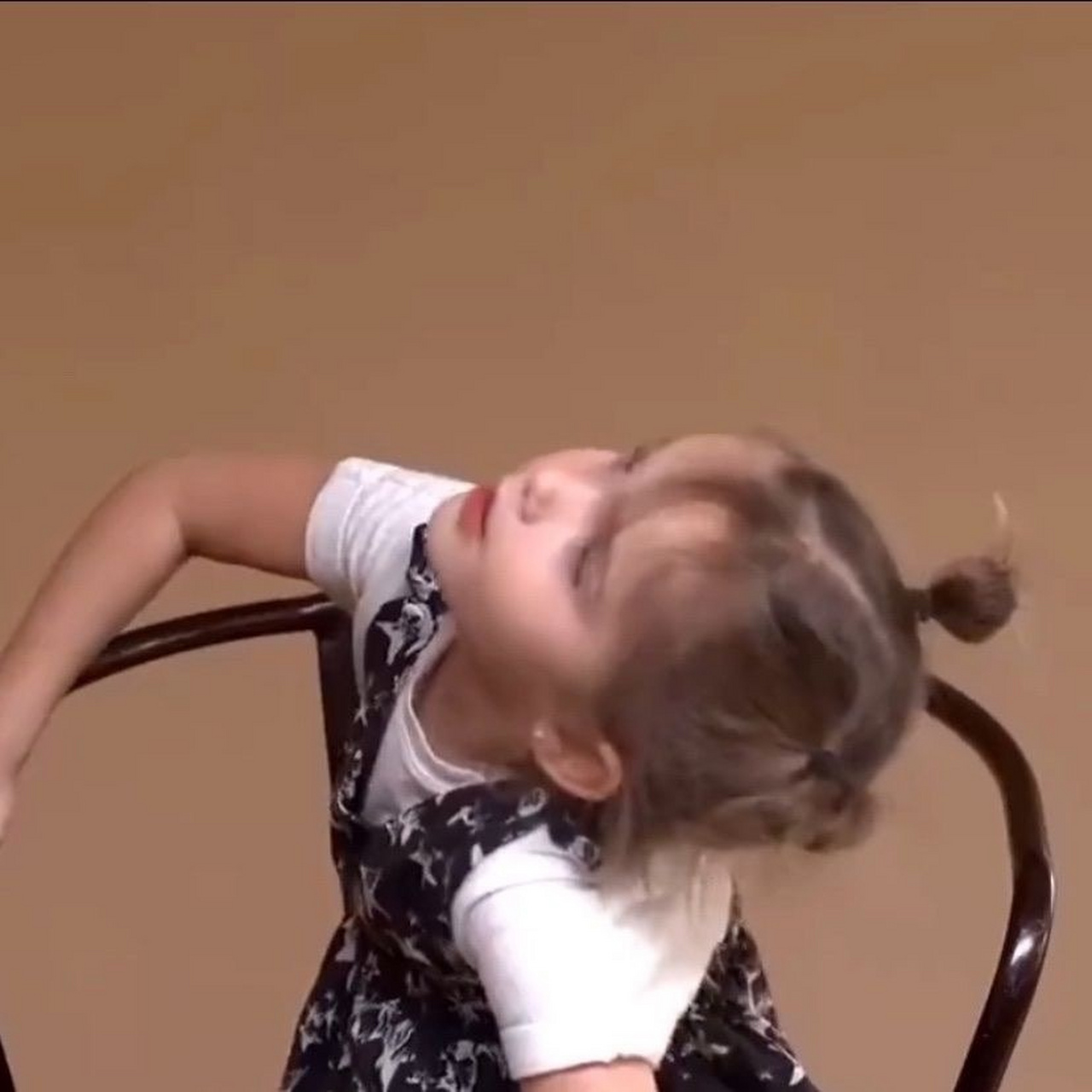 戏精萝莉mila搞怪头像