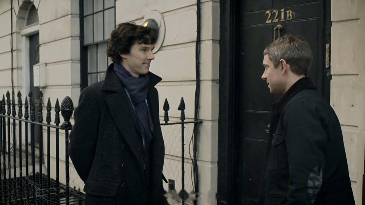 今天是bbc爆款剧集《神探夏洛克》开播十周年,当年看过卷福和花生的