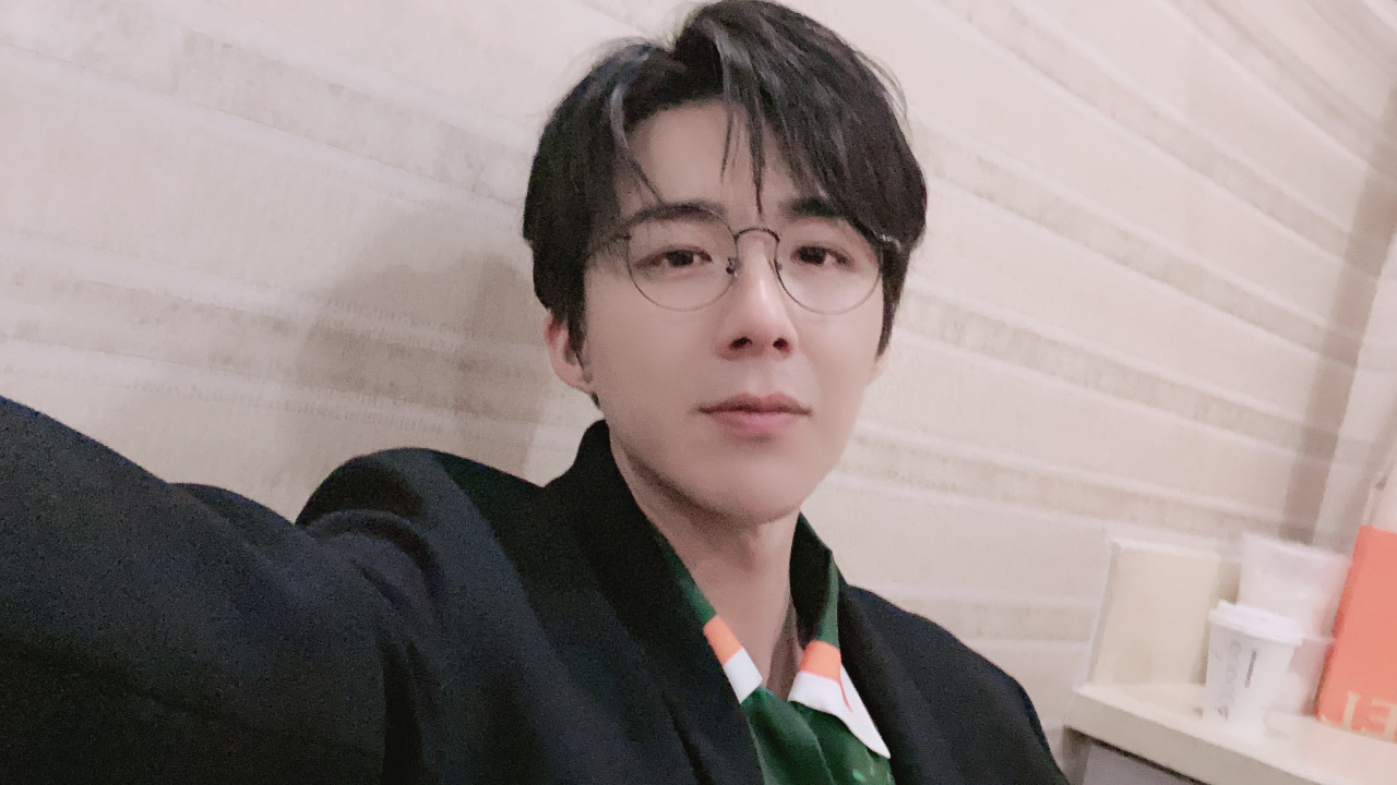 摩登兄弟# 录节目.比拍戏累啊.  困死我了.今天现场有咱家人.