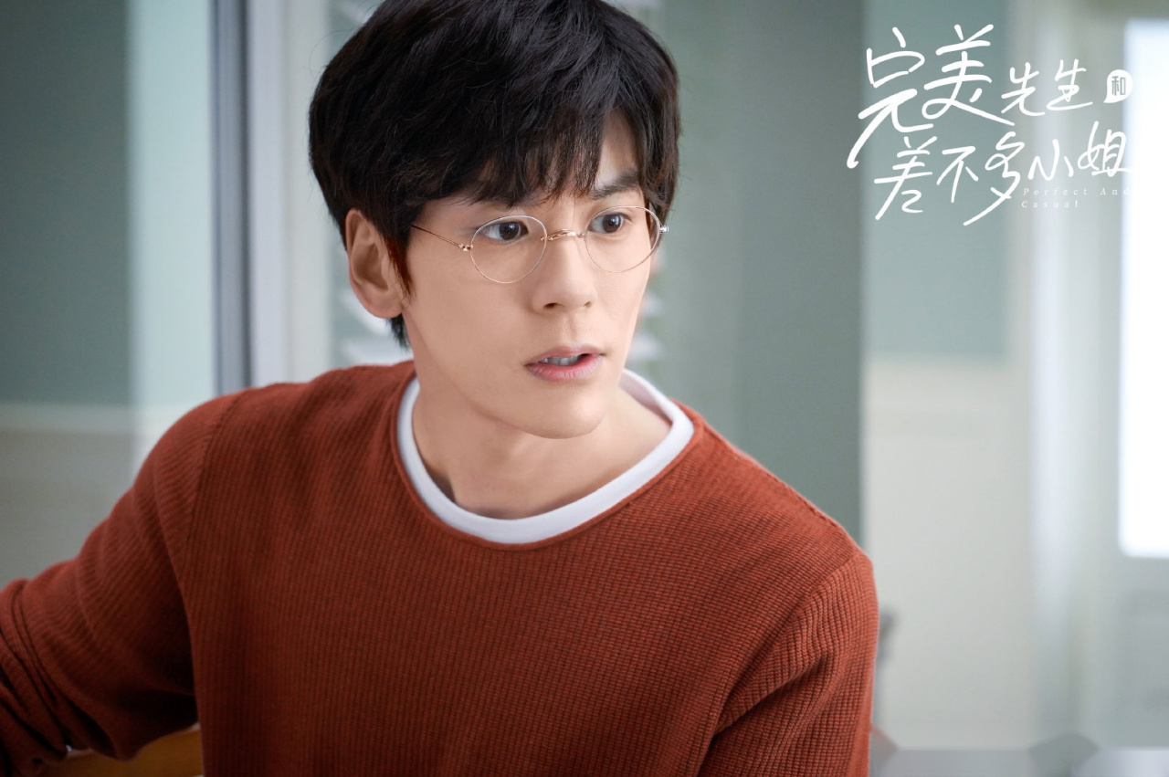 魏哲鸣# 又到十月男友章斯年剧照放送时间啦[鼓掌] 今晚八点剧更