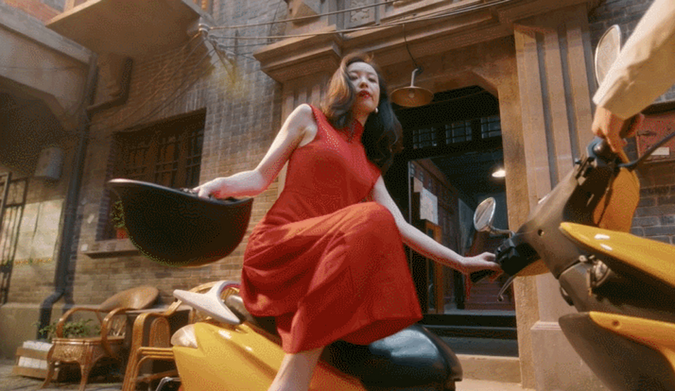 刘诗诗和倪妮的穿搭如此不一致.