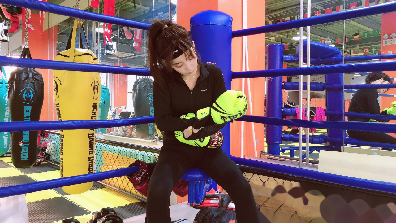 拳击少女上线,就说你们怕不怕叭.[害羞]