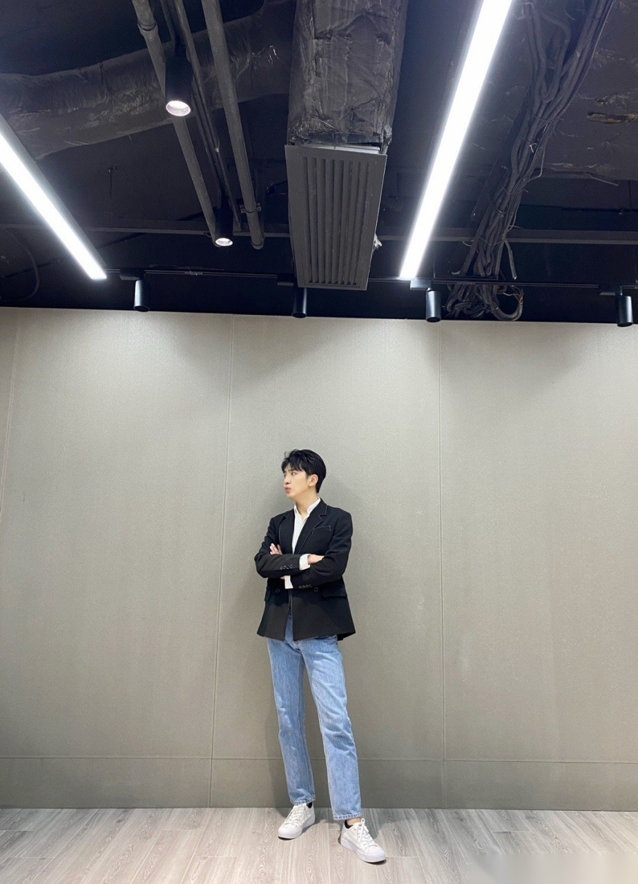 人非圣贤孰能无过呀 燃料们就大人不记小人过 放过认真准备的然[委屈]