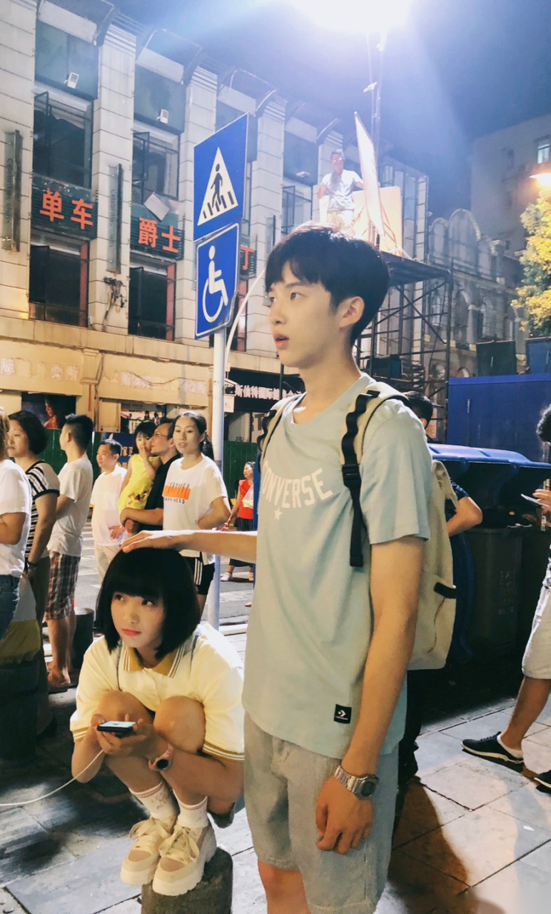 孙泽源没发你丑照很够意思吧.