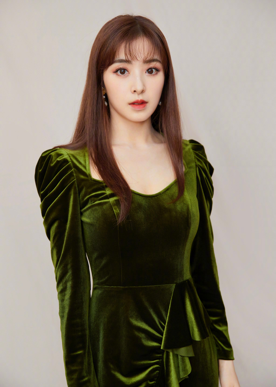 今天是绿丝绒复古迷和妈妈最爱的《小村之恋》.