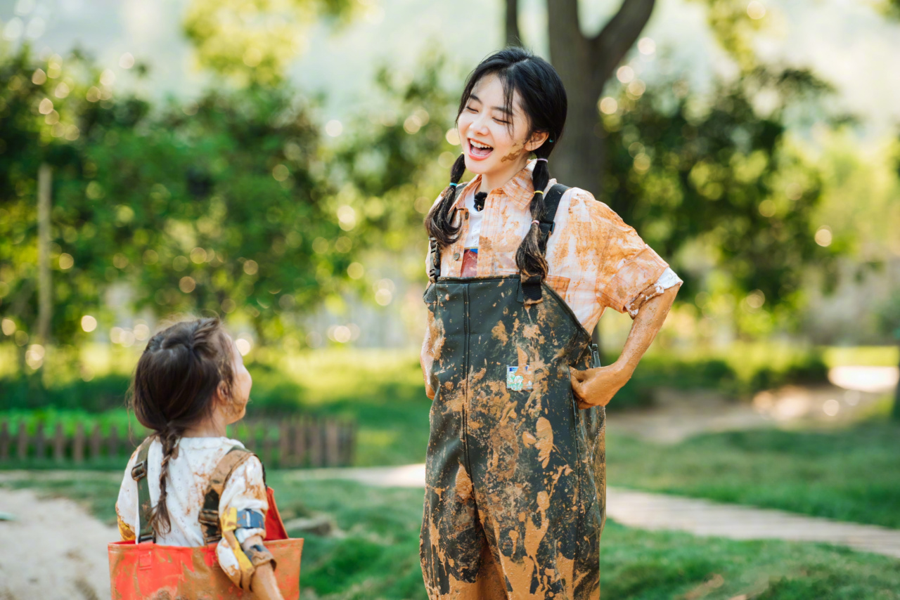 奇妙小森林 惊奇对话: 我:"泥巴不脏的,能增强免疫力,防病毒.