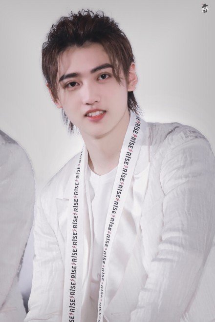 "大眼萌仔"焉栩嘉笑容太迷人了,小可爱超萌!萌与帅气并存的宝藏男孩!