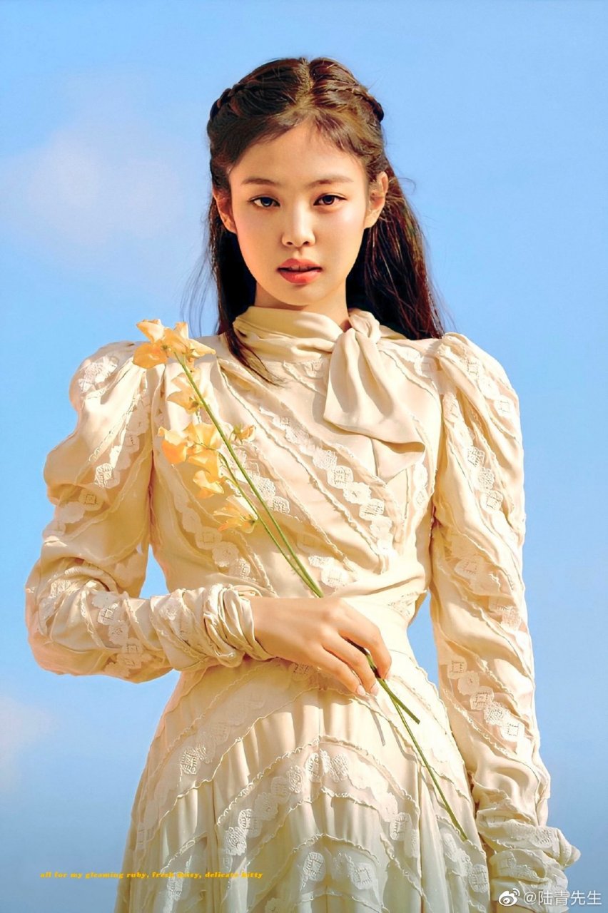 jennie登韩版嘉人四月刊封面 时尚芭莎封面!