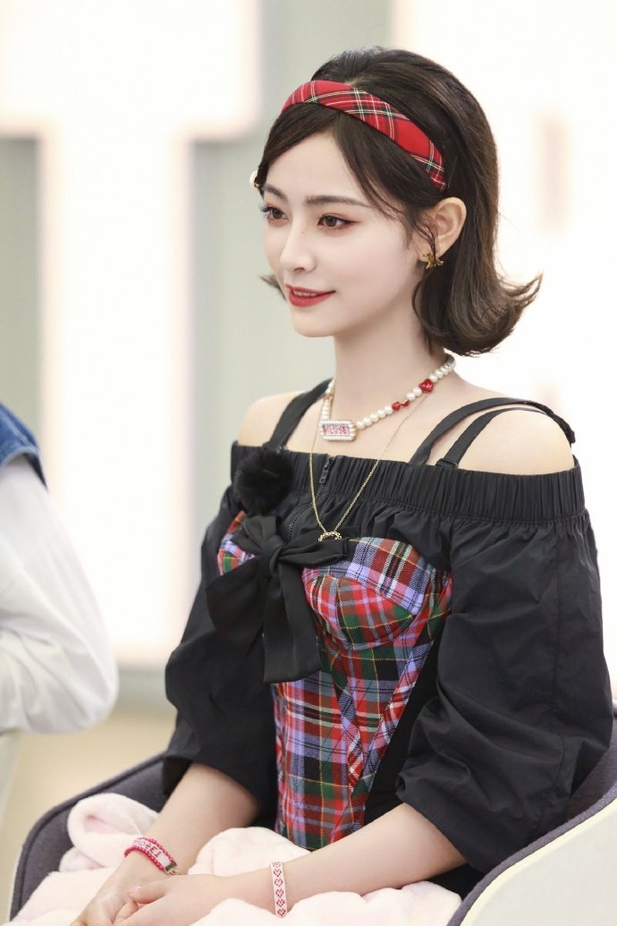 小巨人运动会##小巨人运动会#  kiki姐姐@the9_许佳琪 这期又有新