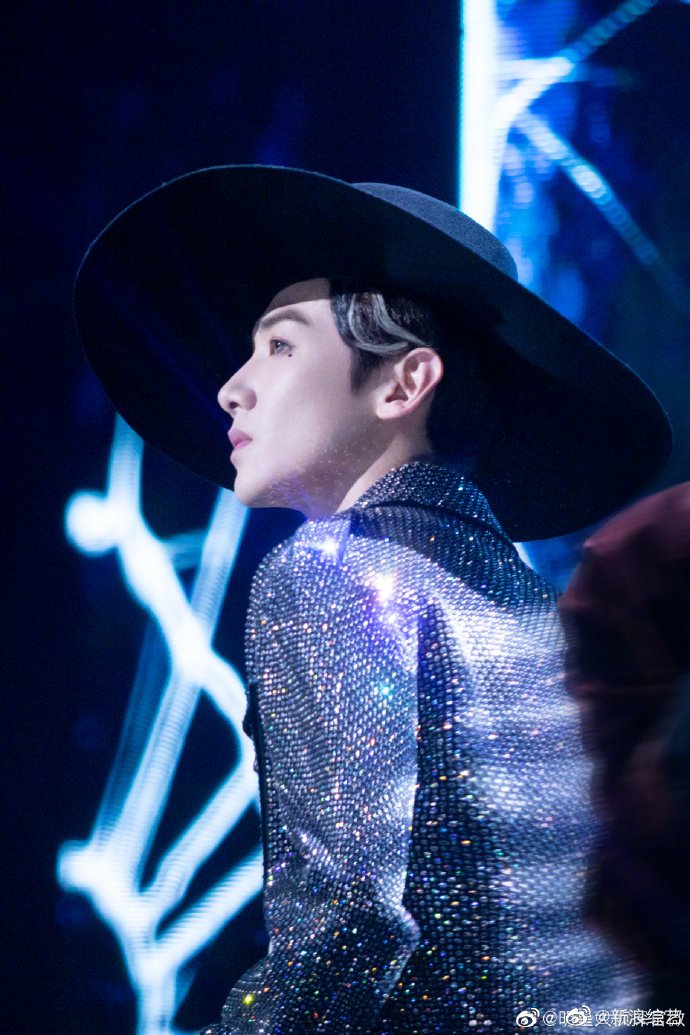 白敬亭忧郁王子 @白敬亭泪痣妆 《明星大侦探》nznd演唱会开唱约创