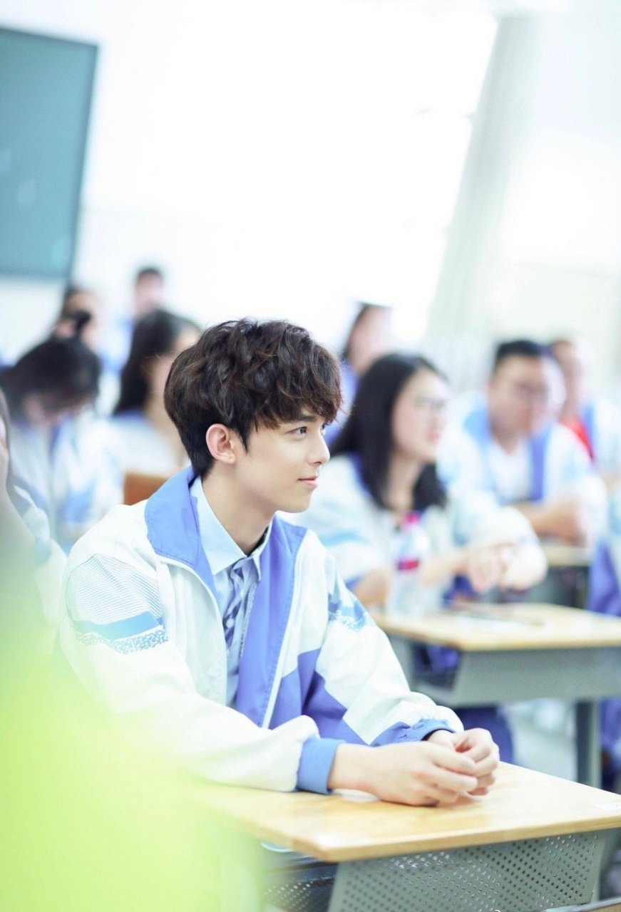 [心] #吴磊# 《穿越火线》校园路小北突然出现!