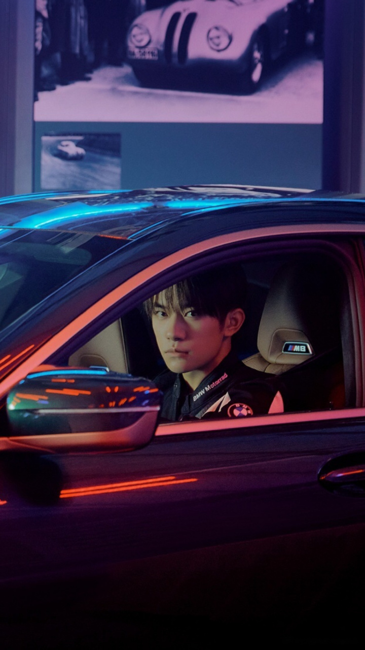 易烊千玺 最新广告片身穿赛车服也太帅了叭!