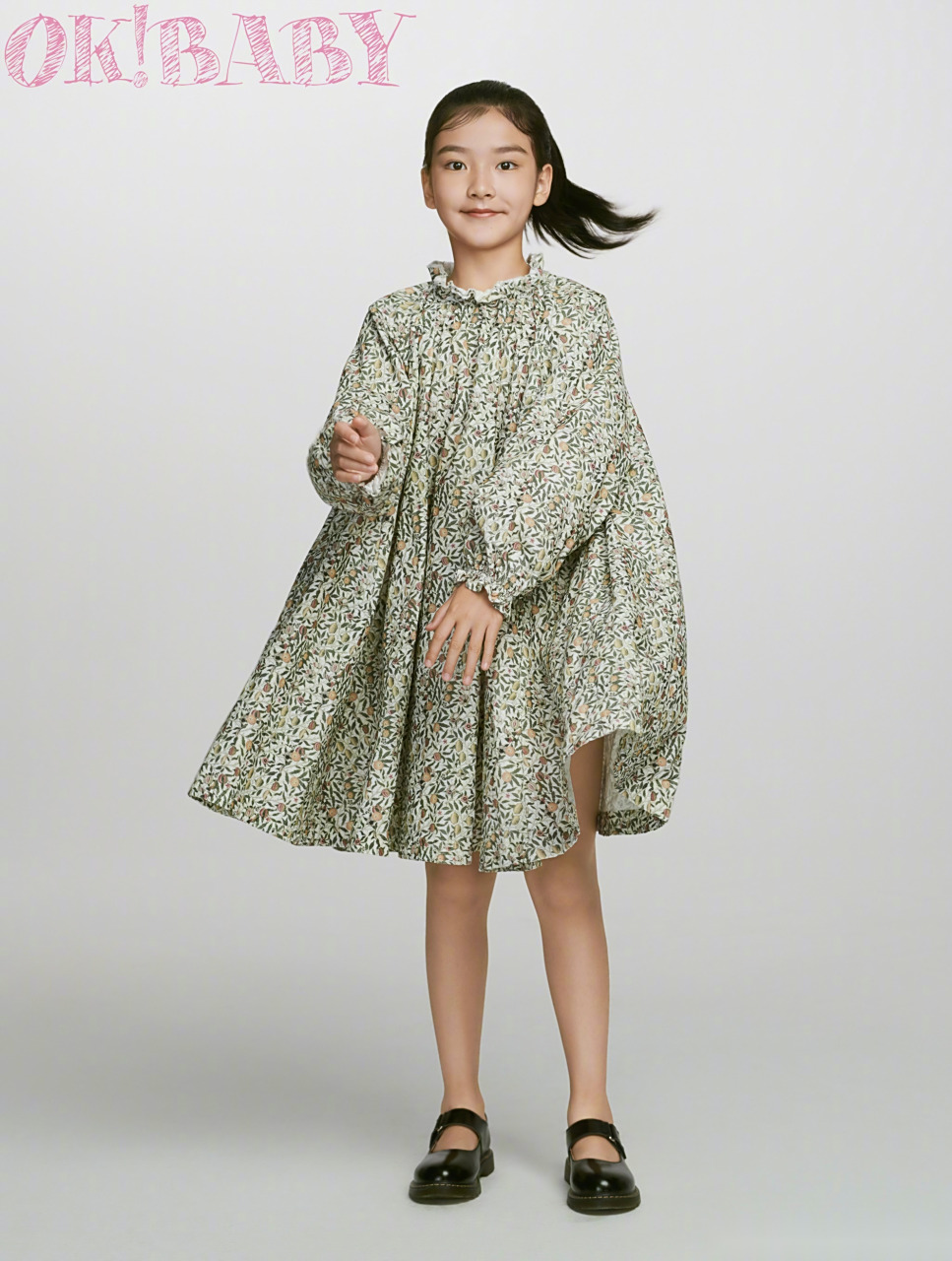 王圣迪@王圣迪10后小花@王圣迪 解锁新封面,乖巧可人的半纱裙,俏皮甜