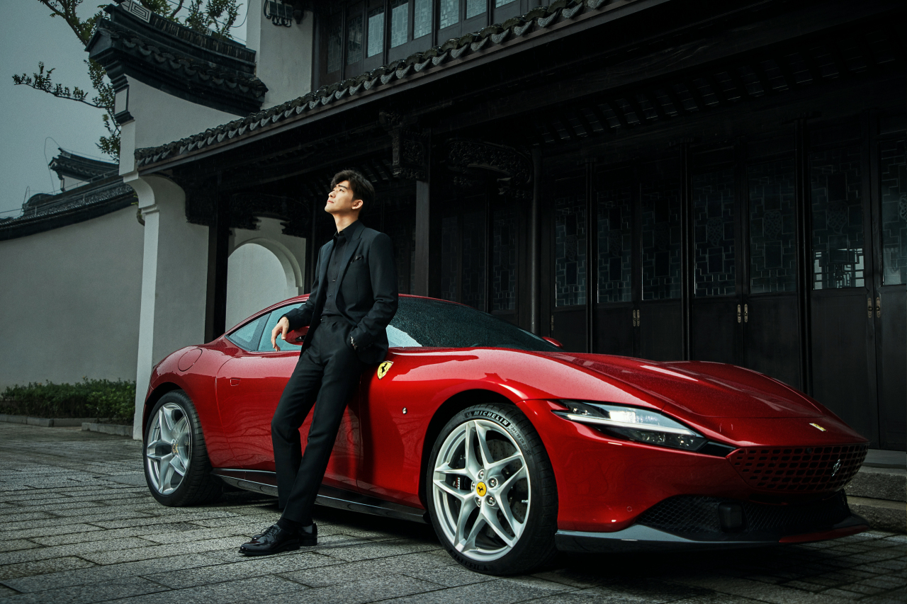 张翰 [心]#法拉利roma# @张翰 黑色神秘法拉利中国 红色经典 冷静与