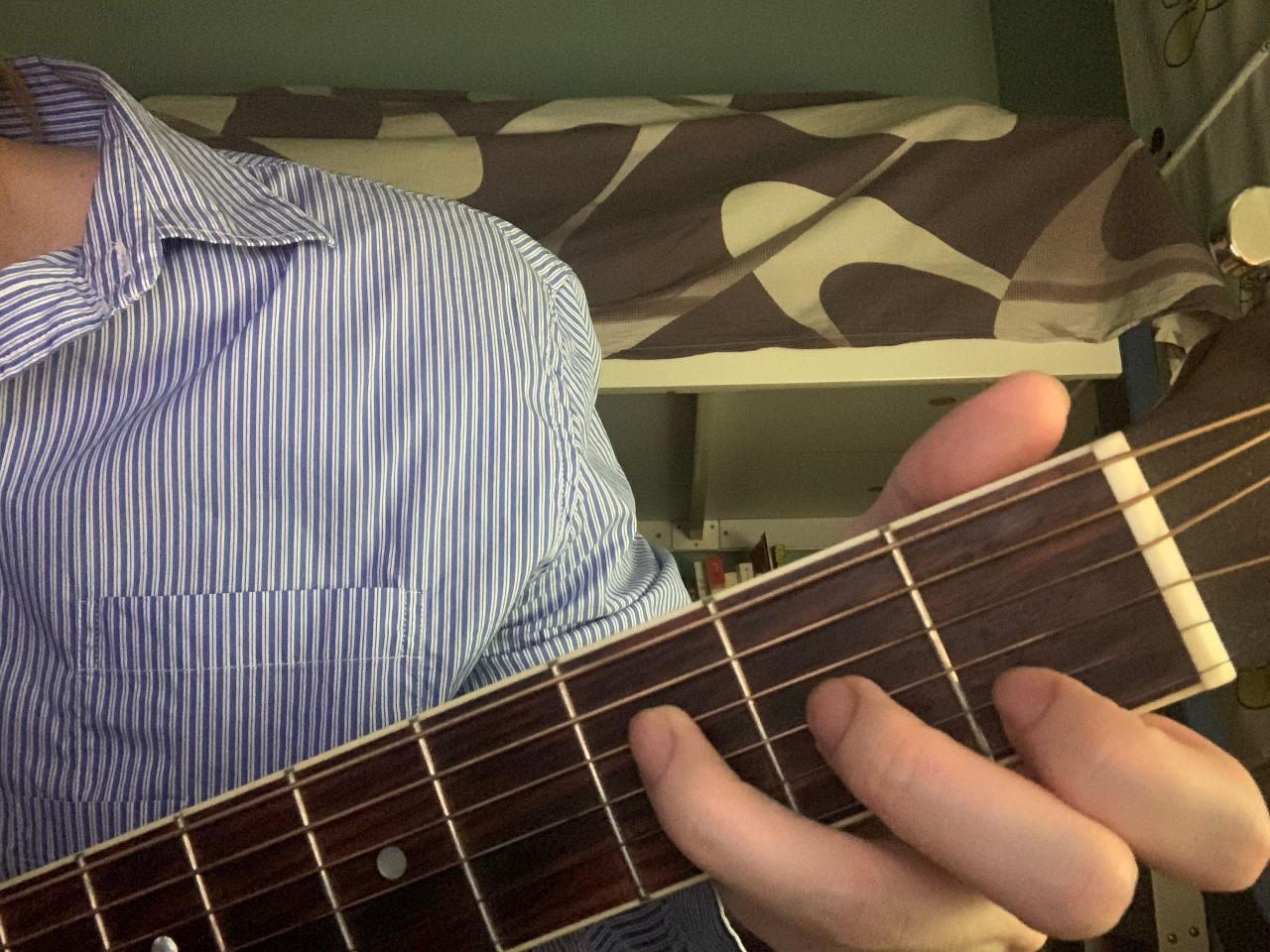 兑现承诺,吉他万能和弦(忧郁色彩): fmaj7(4321) e7(4321) am7(5321)