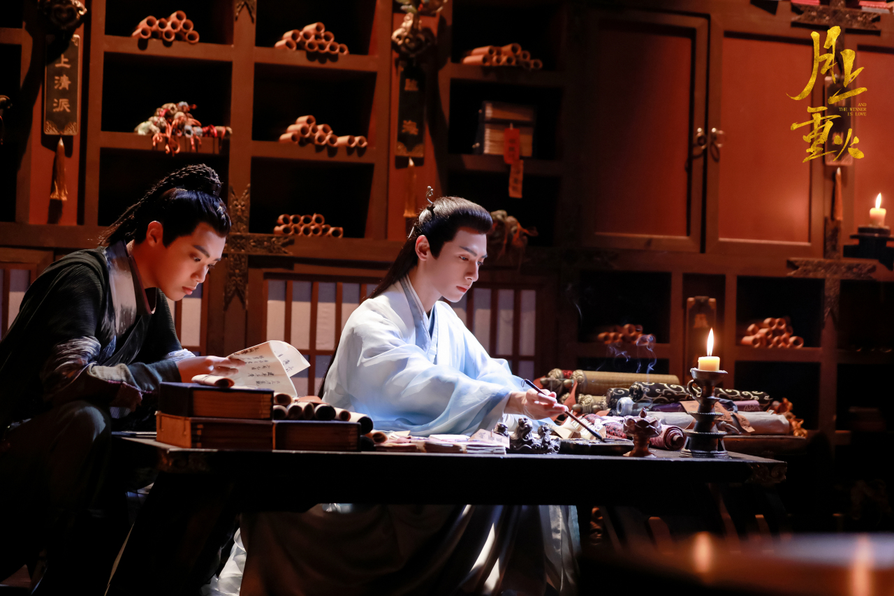 罗云熙月上重火# 月上谷"检察官"上官透@罗云熙leo 上线找寻姨母遗