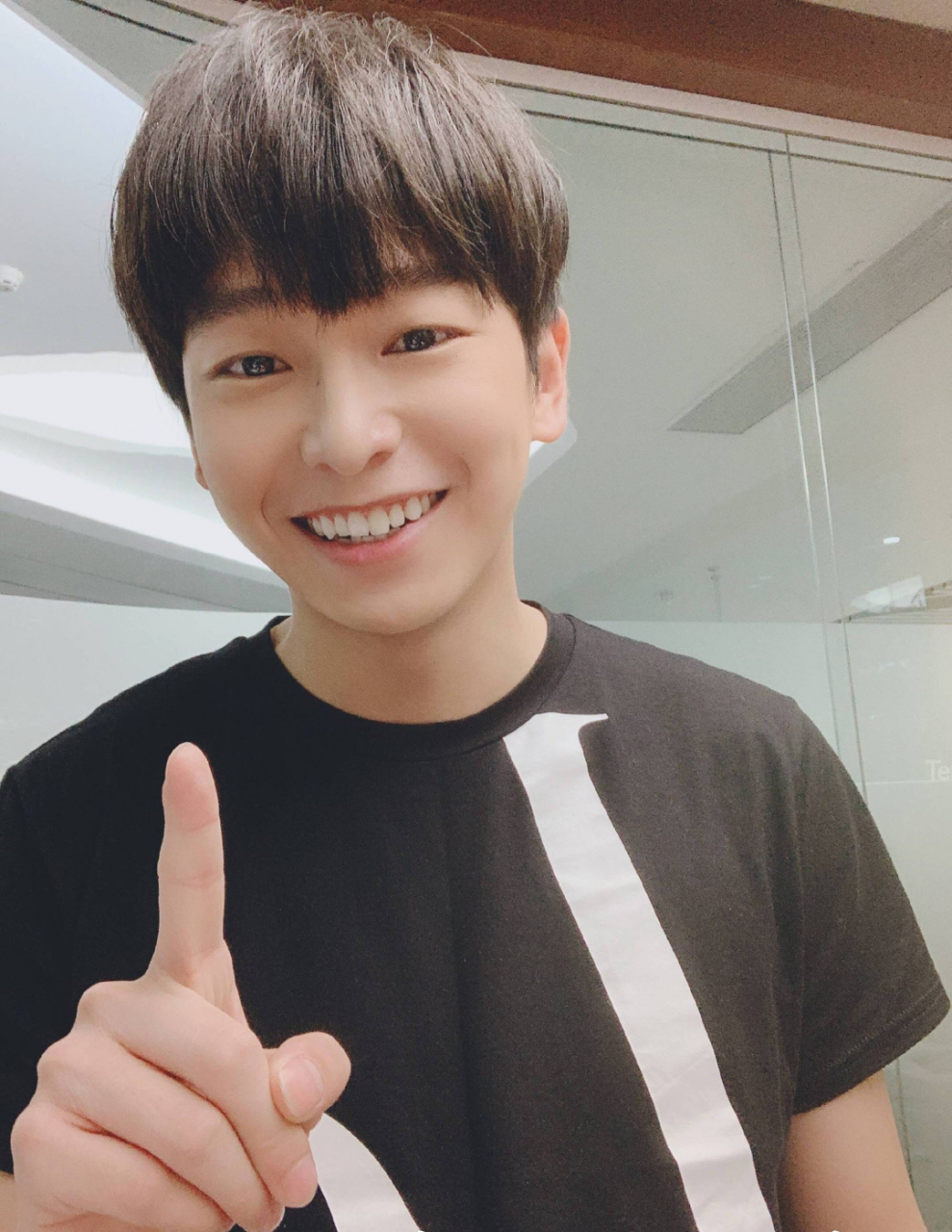 彭昱畅的自拍和他拍,哈哈哈哈哈哈差距就是帅气与可爱的区别嘛,彭彭就