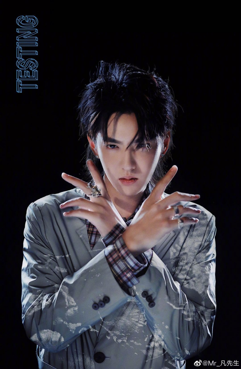 吴亦凡puppet吴亦凡又又又又又又出单曲mv了,这发歌速度频率厉害了!