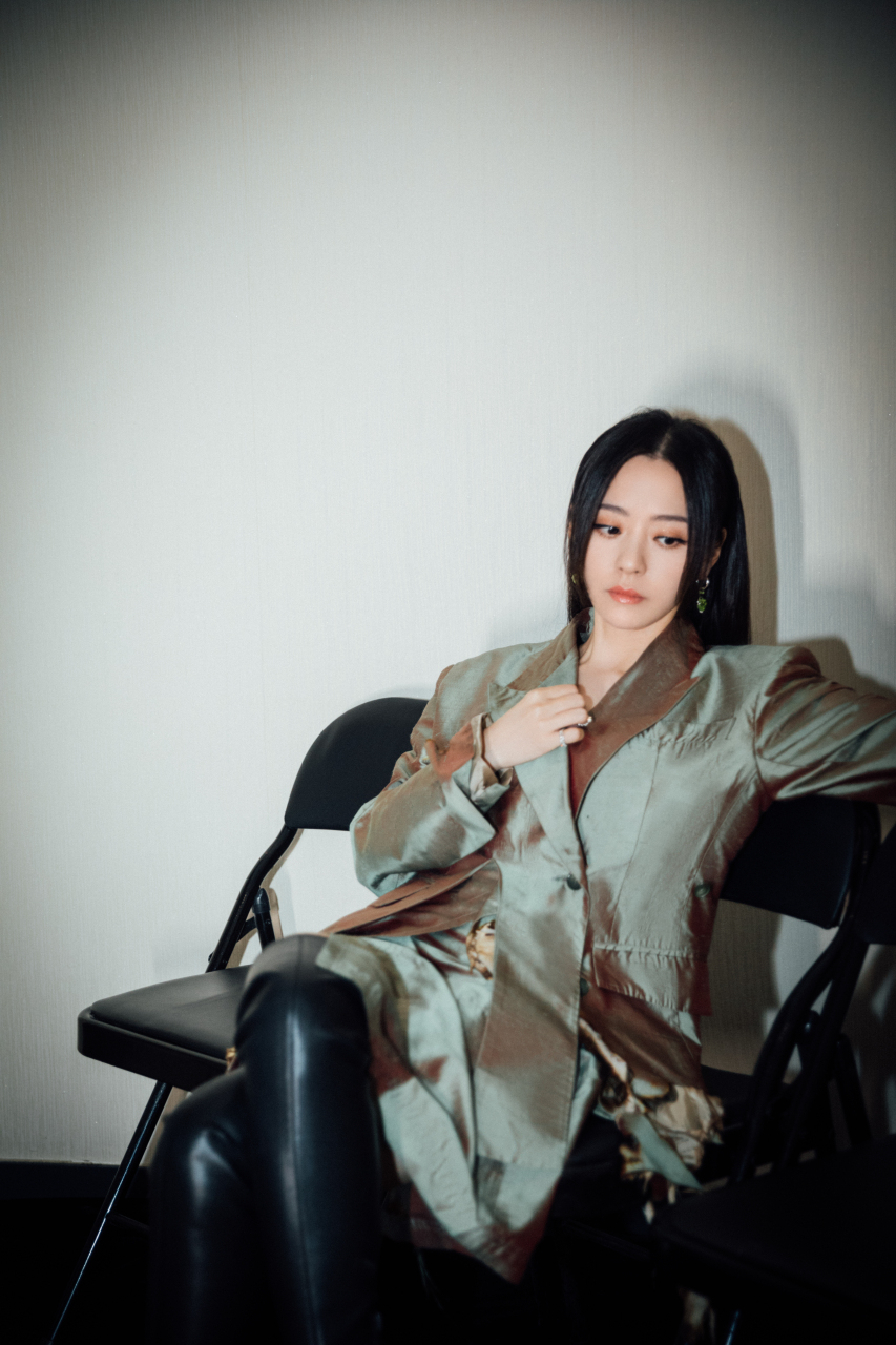 张靓颖# 今晚的厂牌主理人会身着来自于ottolinger巴黎时装周2020aw