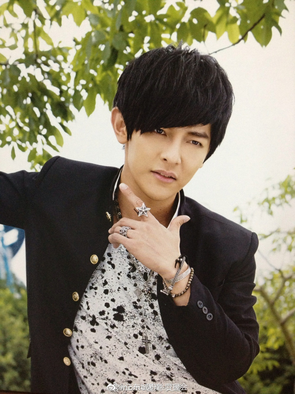 重新穿起校服的汪东城简直让我们梦回终极一班[期待][期待]他还是他