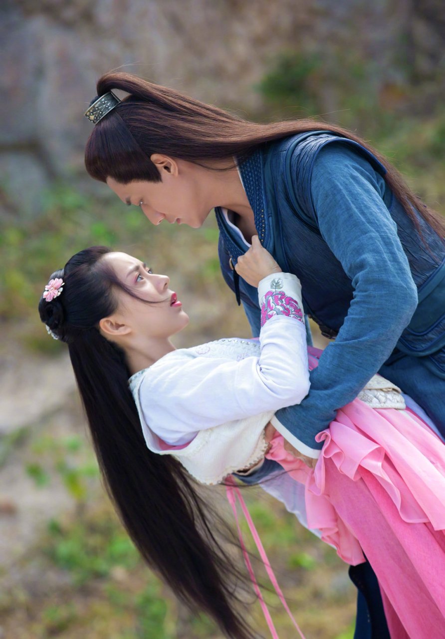 相识相知,相依相伴,人间烟火花小厨除了美味可口的各种美食,"槐花夫妇