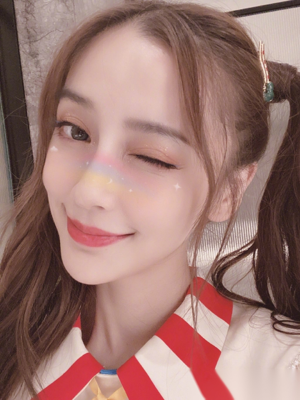 双马尾自拍 angelababy 分享了一组双马尾自拍,甜美可爱,少女感十足