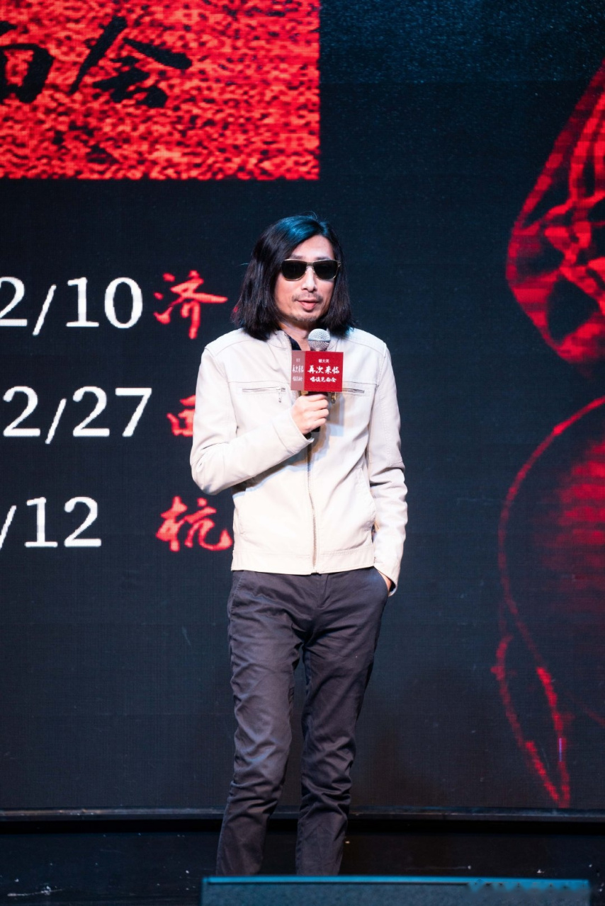 素有"中国摇滚新教父","中国现场之王"之称的@谢天笑 今年迎来了出道