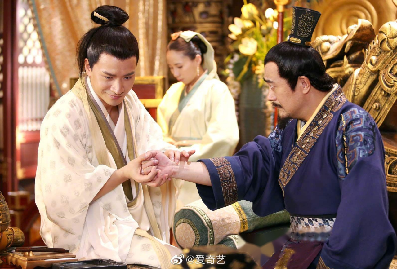 何晟铭 回归荧屏,主演古装传奇大剧《苍生大医》正在热播,悬壶济世