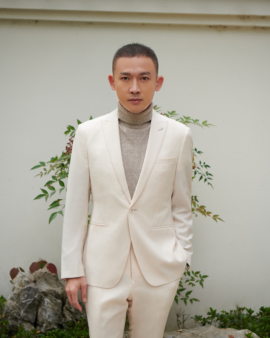 聂远 江南秋韵,分享六宫格白色西装的远boss@聂远