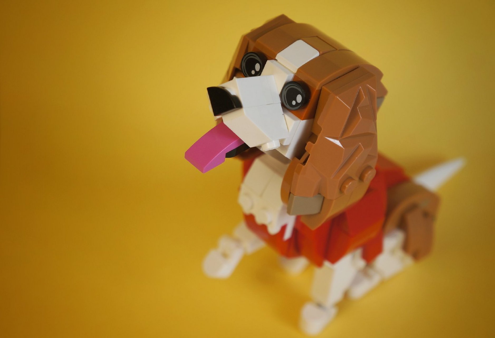 来自设计师marco gan分享的这个乐高moc小狗,设计的真的挺有趣的.