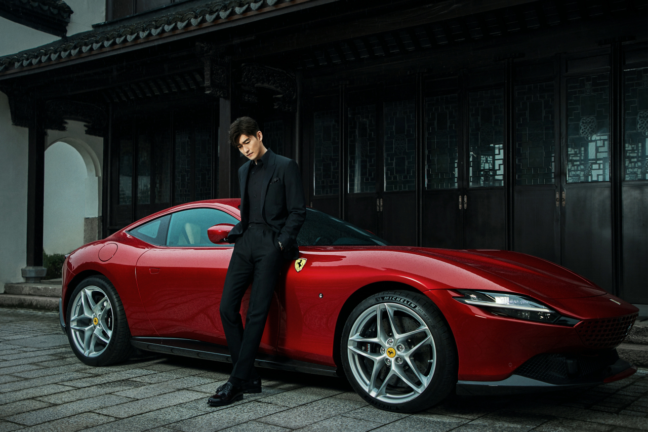 张翰 [心]#法拉利roma# @张翰 黑色神秘法拉利中国 红色经典 冷静与