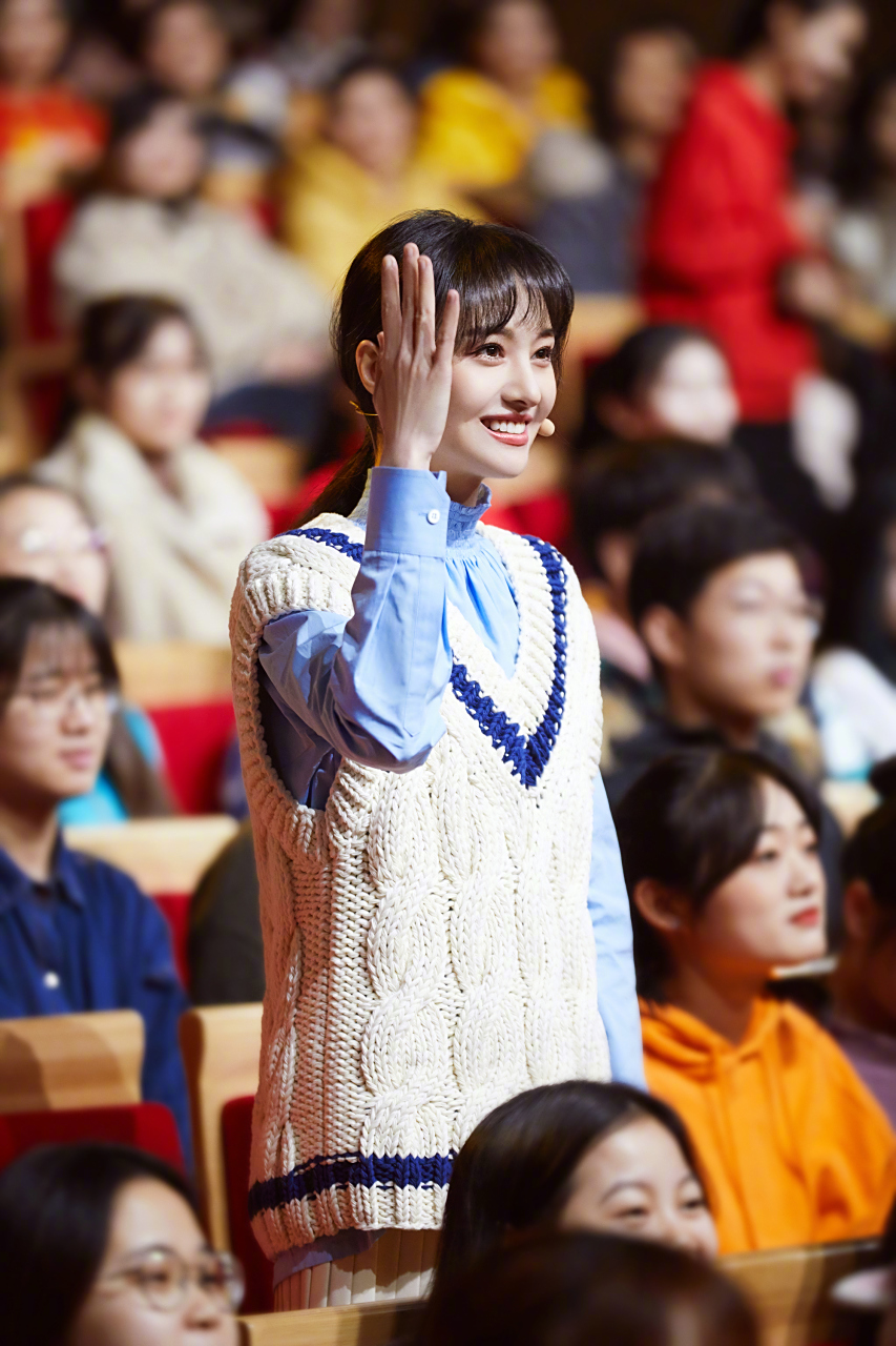 郑爽一堂好课 学会站在外交舞台中央,人人都是一张外交名片今晚的央视