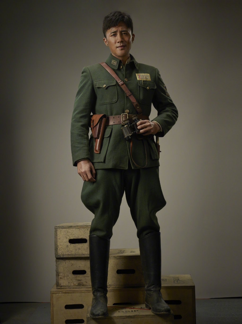 【杜淳定妆照】电影《八佰》曝光谢晋元杜淳 定妆照,一身硬汉军装造型