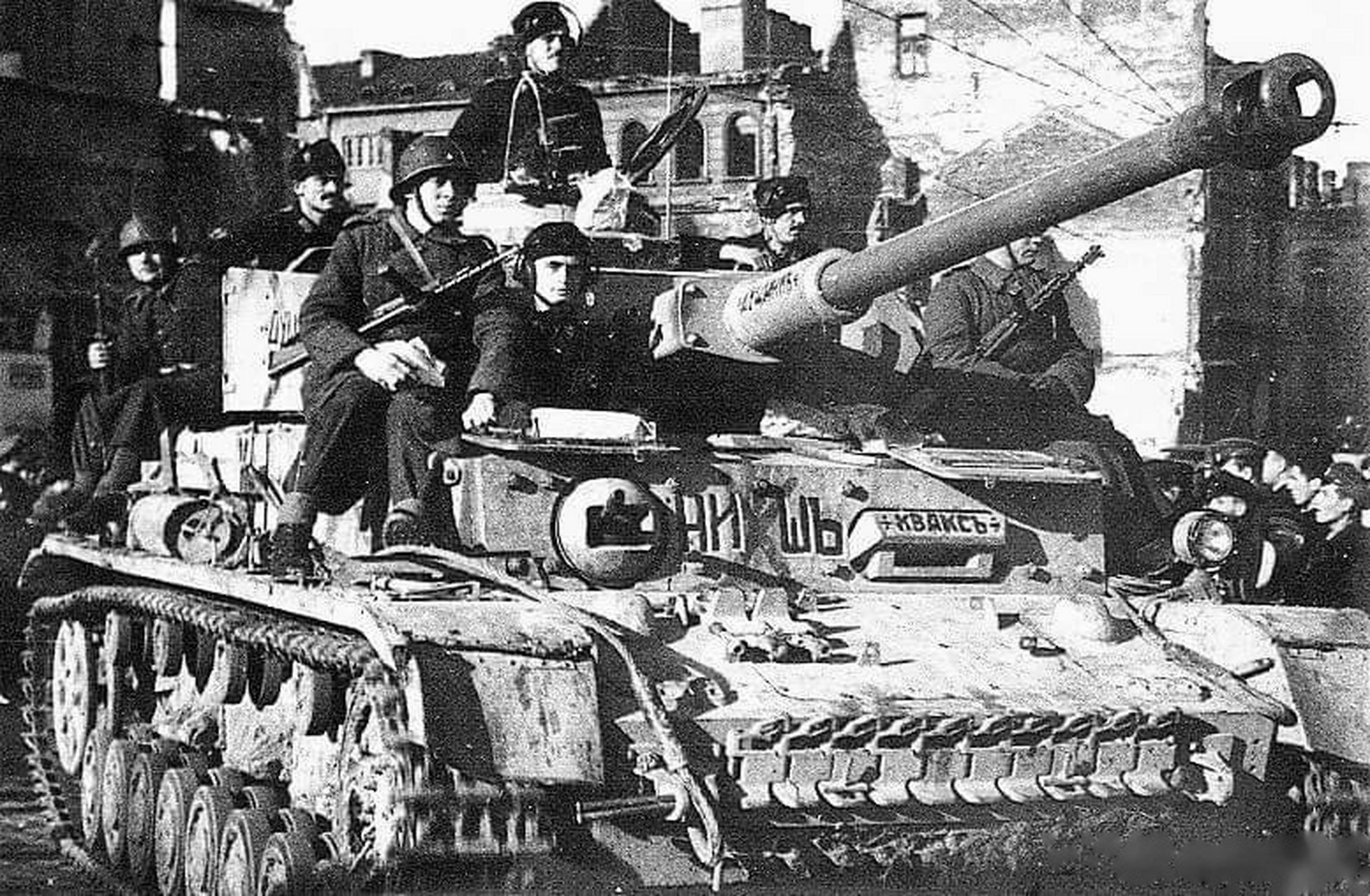二战保加利亚军队装备的一辆四号坦克.
